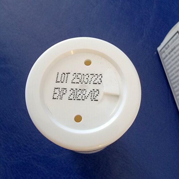 EltaMD UV Clear Broad Spectrum SPF 46 Face Sunscreen Exp 2028 NO Tint - Picture 6 of 8